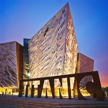 Belfast: Titanic Experience & Giants Causeway 